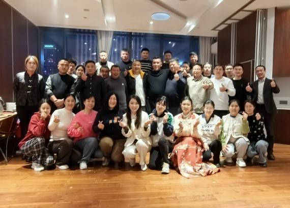 為夢(mèng)想-不止步，山東擇立集團(tuán)2025年會(huì)盛典圓滿(mǎn)落幕